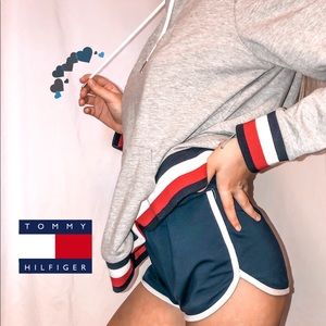Tommy Hilfiger Sweatshirt size Large :)